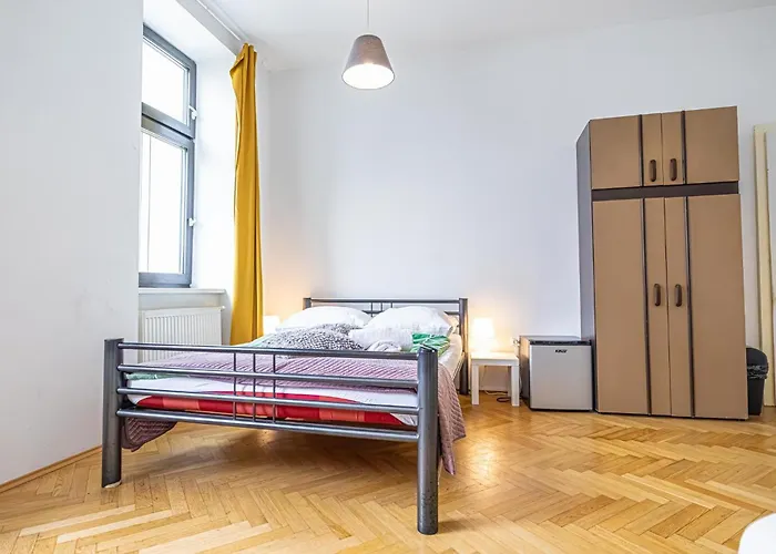 Near Danube & Millenium Tower - Massive Shared 4Br Apt
