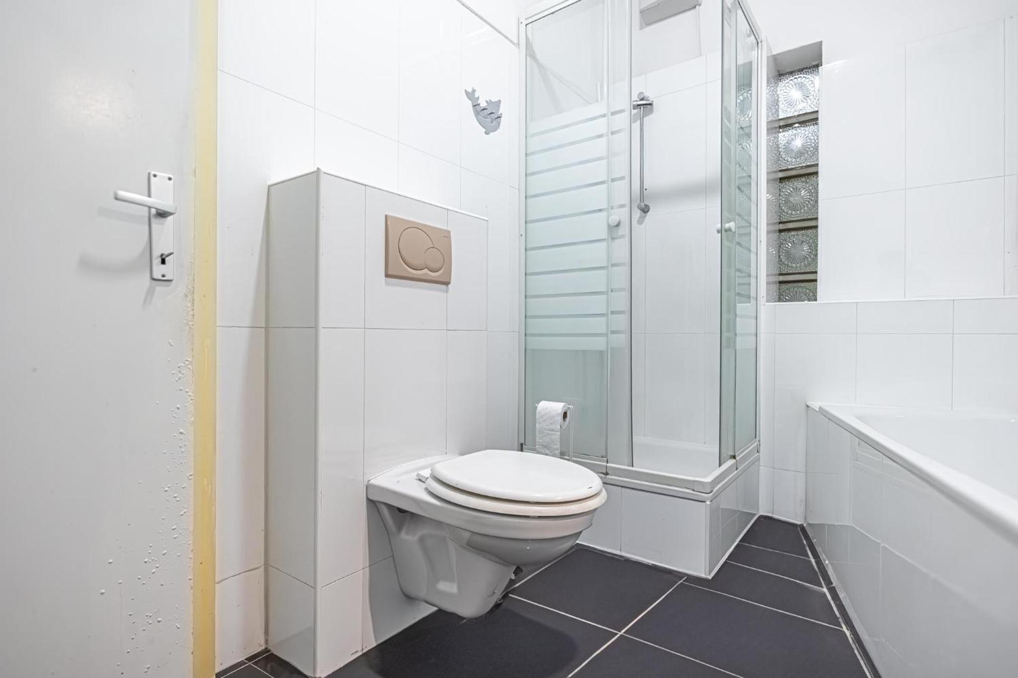 Near Danube & Millenium Tower - Massive Shared 4br Apartment Wien